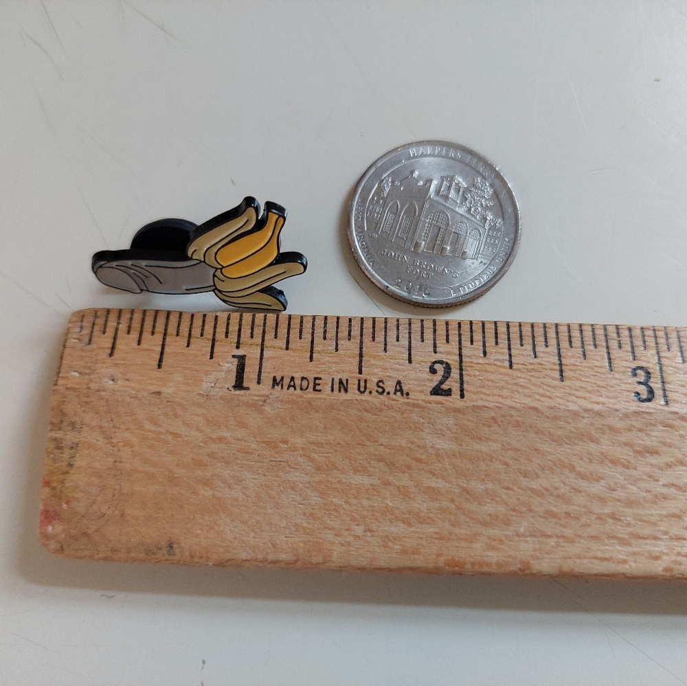 1" Cute Peni* Banana D*ck Head Lapel Hat Purse Pin. What a fun little statement! - Picture 5 of 8